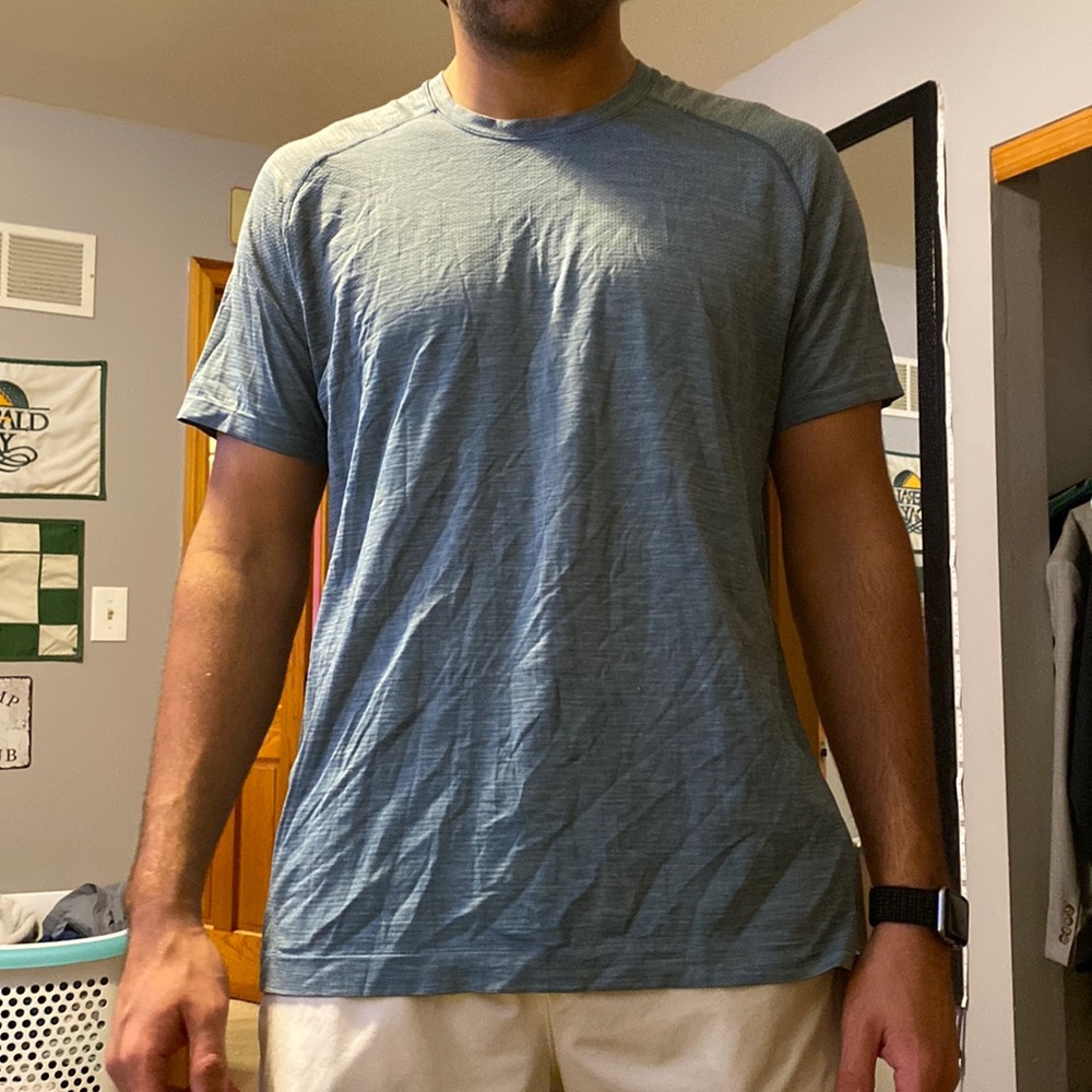 Mens lululemon XL blue short sleeve